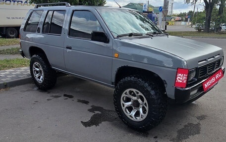 Nissan Terrano II рестайлинг, 1991 год, 1 000 000 рублей, 3 фотография