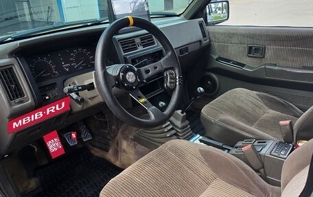 Nissan Terrano II рестайлинг, 1991 год, 1 000 000 рублей, 4 фотография