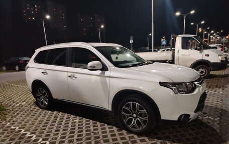 Mitsubishi Outlander III рестайлинг 3, 2014 год, 1 500 000 рублей, 4 фотография