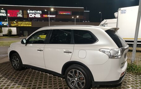 Mitsubishi Outlander III рестайлинг 3, 2014 год, 1 500 000 рублей, 8 фотография