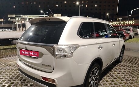 Mitsubishi Outlander III рестайлинг 3, 2014 год, 1 500 000 рублей, 7 фотография