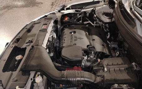 Mitsubishi Outlander III рестайлинг 3, 2014 год, 1 500 000 рублей, 18 фотография