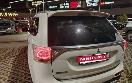 Mitsubishi Outlander III рестайлинг 3, 2014 год, 1 500 000 рублей, 14 фотография