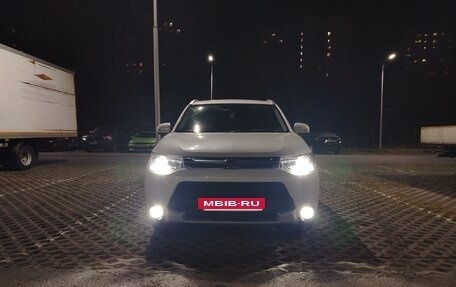 Mitsubishi Outlander III рестайлинг 3, 2014 год, 1 500 000 рублей, 15 фотография