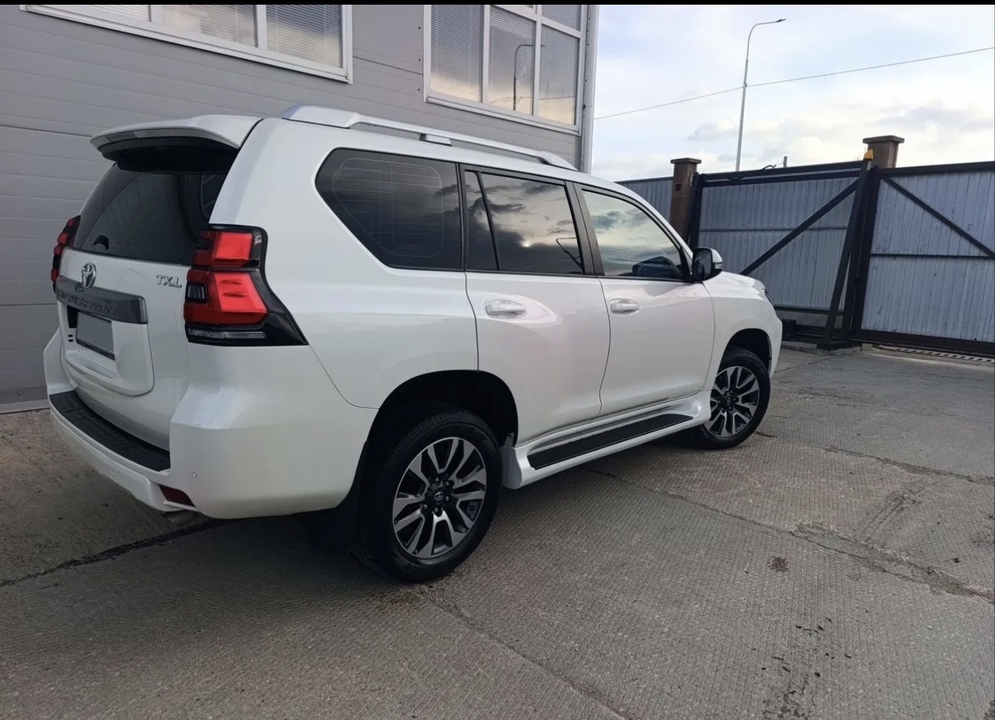 Toyota Land Cruiser Prado 150 рестайлинг 2, 2022 год, 4 500 000 рублей, 2 фотография