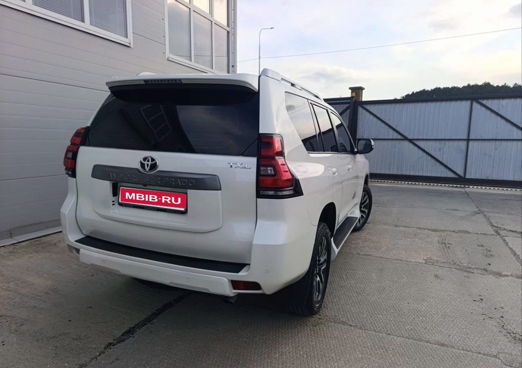 Toyota Land Cruiser Prado 150 рестайлинг 2, 2022 год, 4 500 000 рублей, 3 фотография