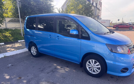 Nissan Serena III, 2010 год, 975 000 рублей, 3 фотография