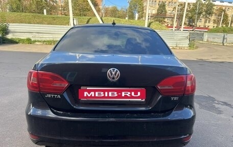 Volkswagen Jetta VI, 2013 год, 950 000 рублей, 3 фотография