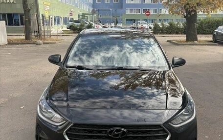 Hyundai Solaris II рестайлинг, 2018 год, 1 200 000 рублей, 1 фотография