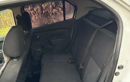 Renault Logan II, 2016 год, 290 000 рублей, 11 фотография