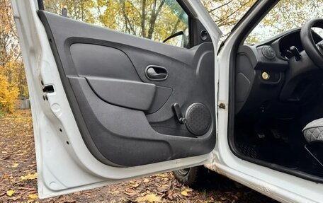 Renault Logan II, 2016 год, 290 000 рублей, 13 фотография