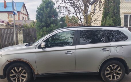 Mitsubishi Outlander III рестайлинг 3, 2012 год, 980 000 рублей, 7 фотография