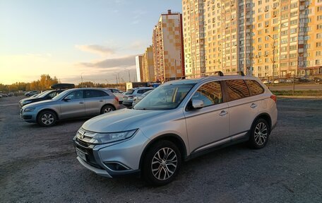 Mitsubishi Outlander III рестайлинг 3, 2017 год, 1 200 000 рублей, 2 фотография