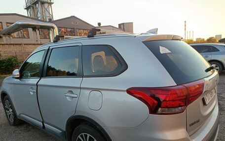 Mitsubishi Outlander III рестайлинг 3, 2017 год, 1 200 000 рублей, 6 фотография