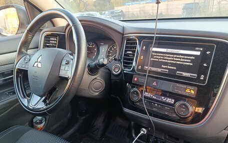 Mitsubishi Outlander III рестайлинг 3, 2017 год, 1 200 000 рублей, 10 фотография