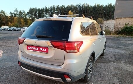 Mitsubishi Outlander III рестайлинг 3, 2017 год, 1 200 000 рублей, 5 фотография