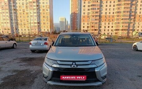 Mitsubishi Outlander III рестайлинг 3, 2017 год, 1 200 000 рублей, 3 фотография