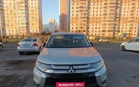 Mitsubishi Outlander III рестайлинг 3, 2017 год, 1 200 000 рублей, 4 фотография