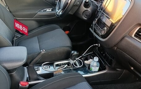 Mitsubishi Outlander III рестайлинг 3, 2017 год, 1 200 000 рублей, 8 фотография