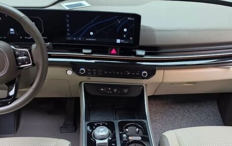 KIA Carnival, 2024 год, 6 411 670 рублей, 5 фотография