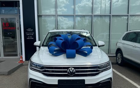 Volkswagen Tiguan II, 2023 год, 3 990 000 рублей, 1 фотография