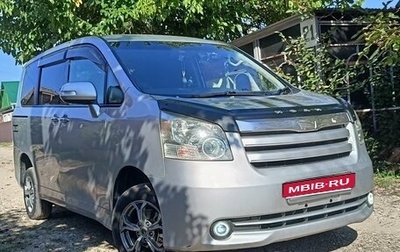 Toyota Noah III, 2010 год, 1 300 000 рублей, 1 фотография