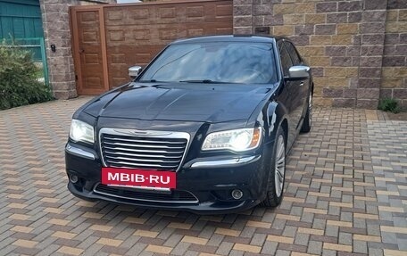 Chrysler 300C II, 2012 год, 1 300 000 рублей, 2 фотография