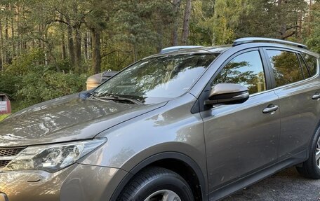 Toyota RAV4, 2015 год, 2 100 000 рублей, 2 фотография