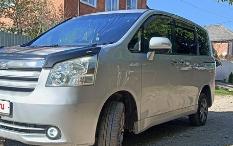 Toyota Noah III, 2010 год, 1 300 000 рублей, 3 фотография