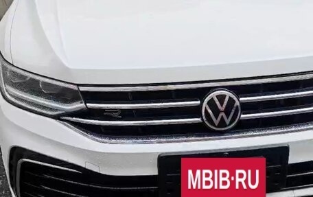 Volkswagen Tiguan II, 2023 год, 3 990 000 рублей, 3 фотография