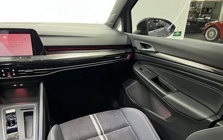 Volkswagen Golf VIII, 2023 год, 1 960 000 рублей, 13 фотография