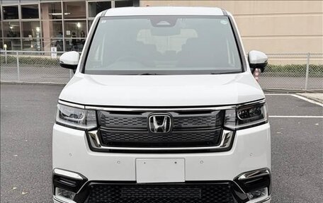Honda Stepwgn, 2023 год, 2 325 000 рублей, 2 фотография