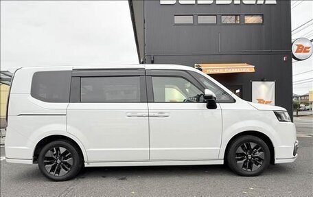 Honda Stepwgn, 2023 год, 2 325 000 рублей, 4 фотография