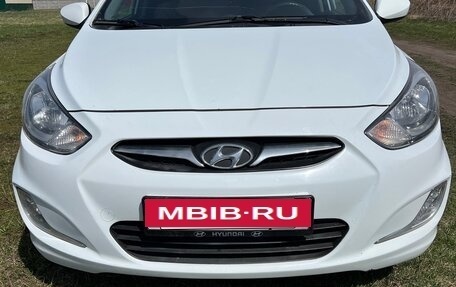 Hyundai Solaris II рестайлинг, 2013 год, 795 000 рублей, 1 фотография
