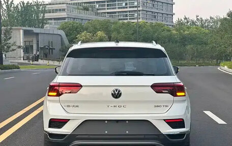 Volkswagen T-Roc I, 2022 год, 1 350 001 рублей, 3 фотография