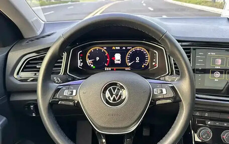 Volkswagen T-Roc I, 2022 год, 1 350 001 рублей, 9 фотография