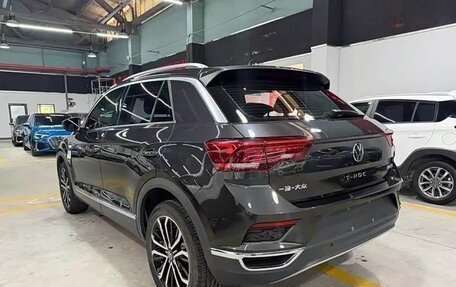 Volkswagen T-Roc I, 2022 год, 1 710 000 рублей, 3 фотография