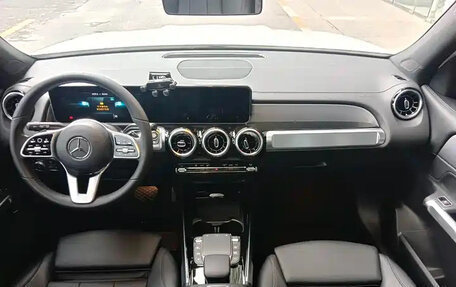 Mercedes-Benz GLB, 2023 год, 2 200 000 рублей, 10 фотография
