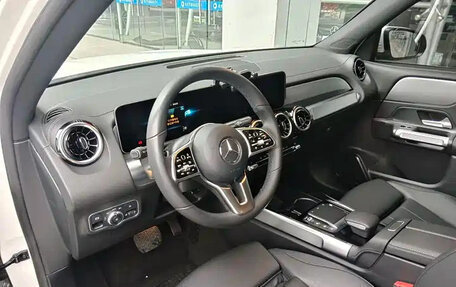 Mercedes-Benz GLB, 2023 год, 2 200 000 рублей, 9 фотография