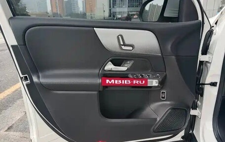 Mercedes-Benz GLB, 2023 год, 2 200 000 рублей, 7 фотография