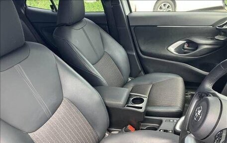 Toyota Yaris Cross, 2023 год, 1 550 000 рублей, 9 фотография