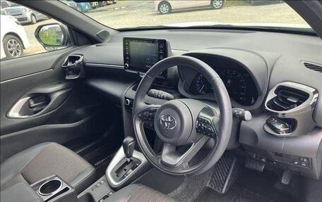 Toyota Yaris Cross, 2023 год, 1 550 000 рублей, 10 фотография