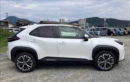 Toyota Yaris Cross, 2023 год, 1 550 000 рублей, 7 фотография
