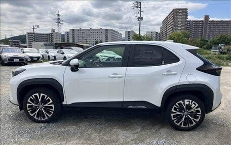 Toyota Yaris Cross, 2023 год, 1 550 000 рублей, 8 фотография