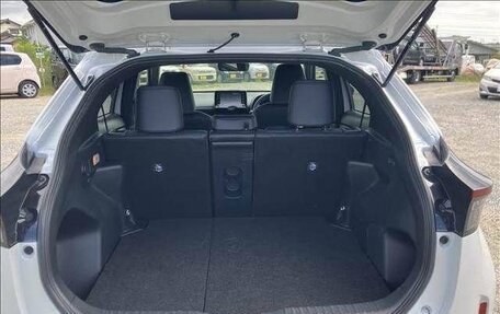 Toyota Yaris Cross, 2023 год, 1 550 000 рублей, 19 фотография