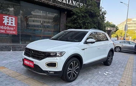 Volkswagen T-Roc I, 2022 год, 1 390 000 рублей, 1 фотография