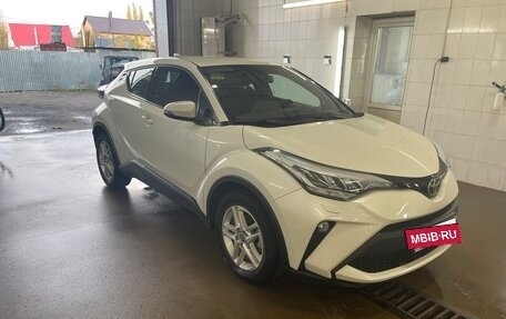 Toyota C-HR I рестайлинг, 2021 год, 2 350 000 рублей, 2 фотография