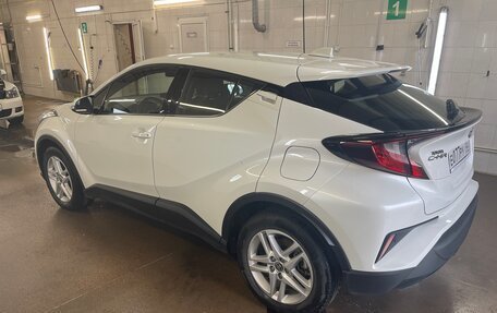Toyota C-HR I рестайлинг, 2021 год, 2 350 000 рублей, 3 фотография