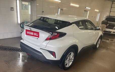 Toyota C-HR I рестайлинг, 2021 год, 2 350 000 рублей, 4 фотография