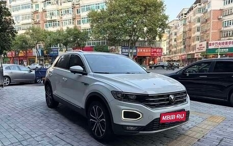 Volkswagen T-Roc I, 2022 год, 1 390 000 рублей, 3 фотография